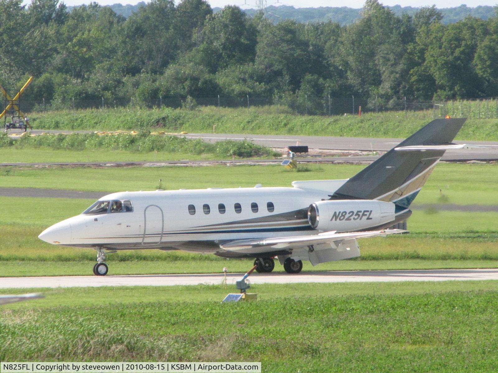 N825FL, 2006 Raytheon Hawker 800XP C/N 258767, Landing full flaps at KSBM