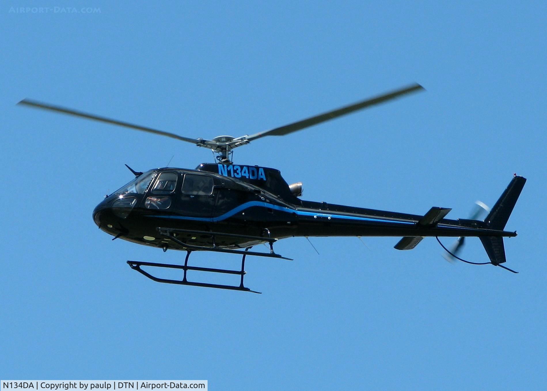 N134DA, 2005 Eurocopter AS-350B-2 Ecureuil C/N 3986, Departing Metro Aviation/Downtown Shreveport.