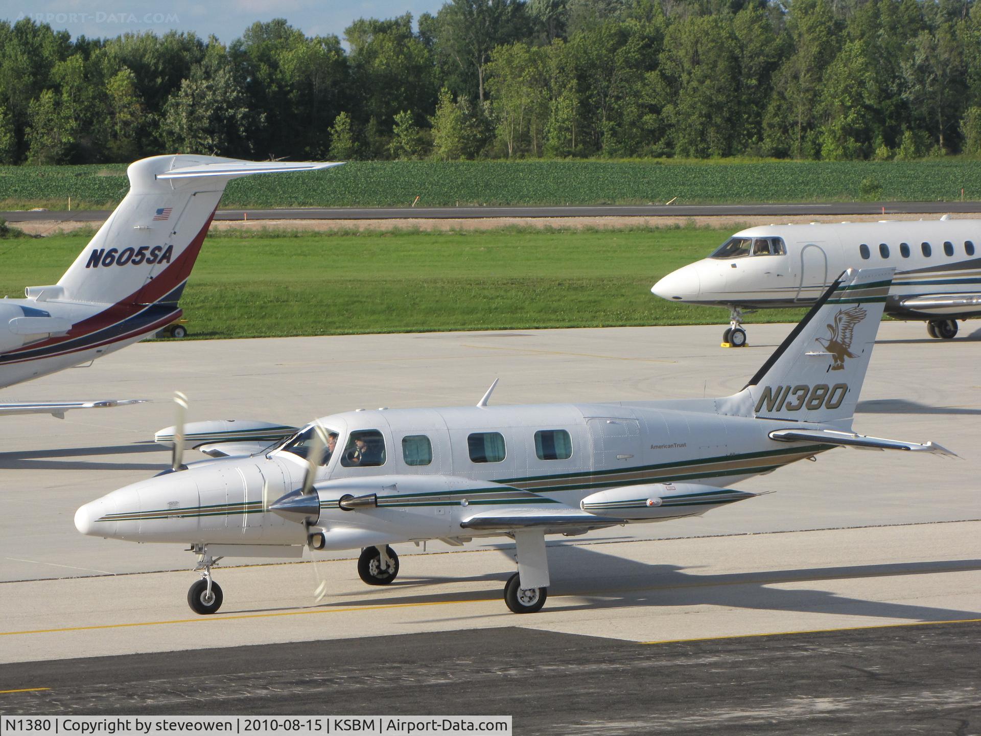 N1380, 1981 Piper PA-31T2 Cheyenne IIXL C/N 31T-8166008, taxing out of KSBM