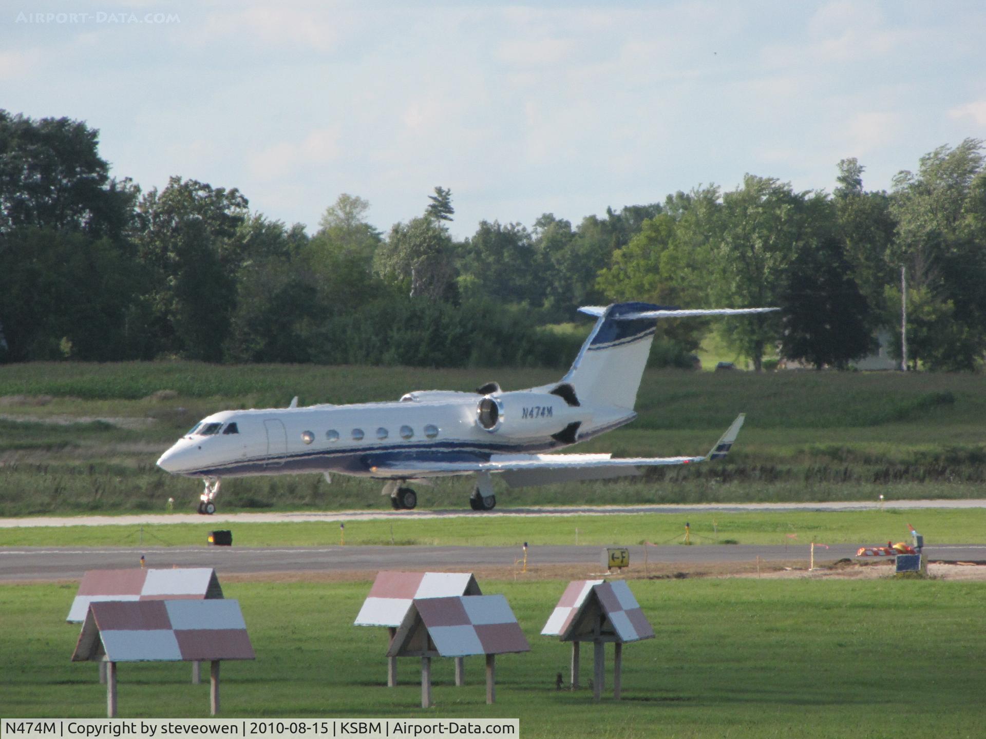 N474M, 2007 Gulfstream Aerospace GIV-X (G450) C/N 4073, Motorola's Gulf on landing @KSBM