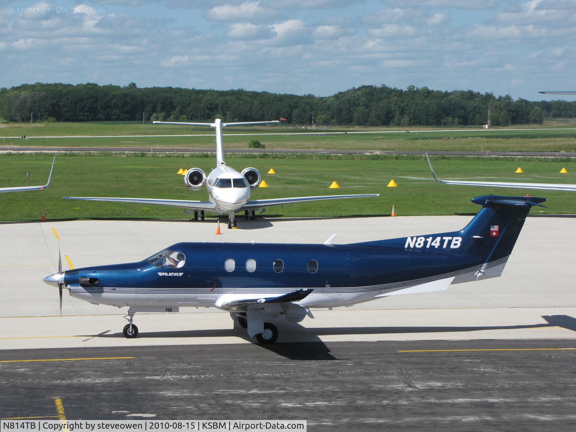 N814TB, 2006 Pilatus PC-12/47 C/N 748, Taxing passed @ KSBM