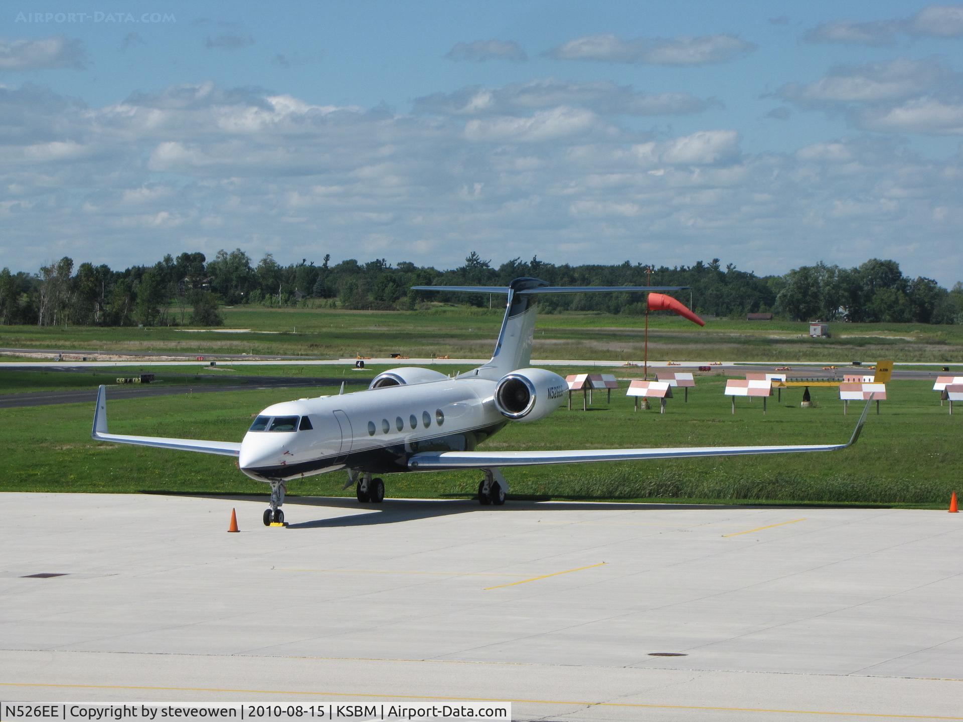 N526EE, 1997 Gulfstream Aerospace G-V C/N 519, @KSBM during the PGA Tour