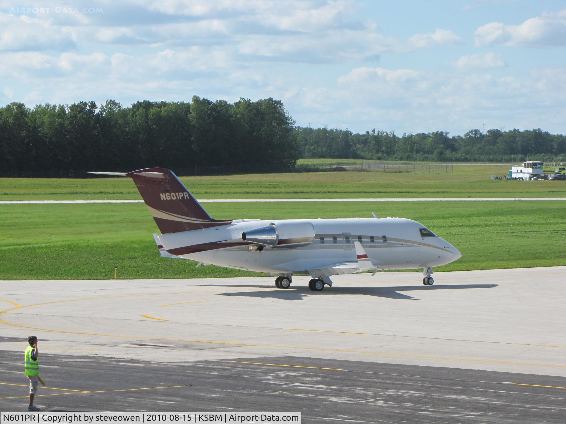 N601PR, 1985 Canadair CL-600-2A12 Challenger 601 C/N 3045, Out bound @KSBM,note the temporary control tower used during the PGA Tour