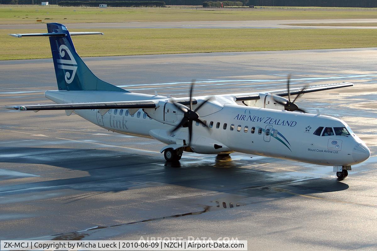 ZK-MCJ, 1999 ATR 72-212A C/N 624, At Christchurch