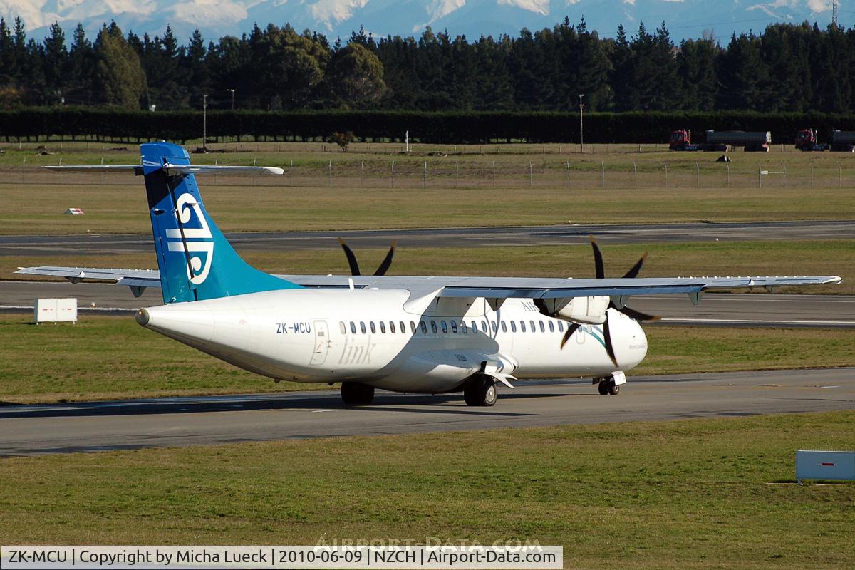 ZK-MCU, 2000 ATR 72-212A C/N 632, At Christchurch