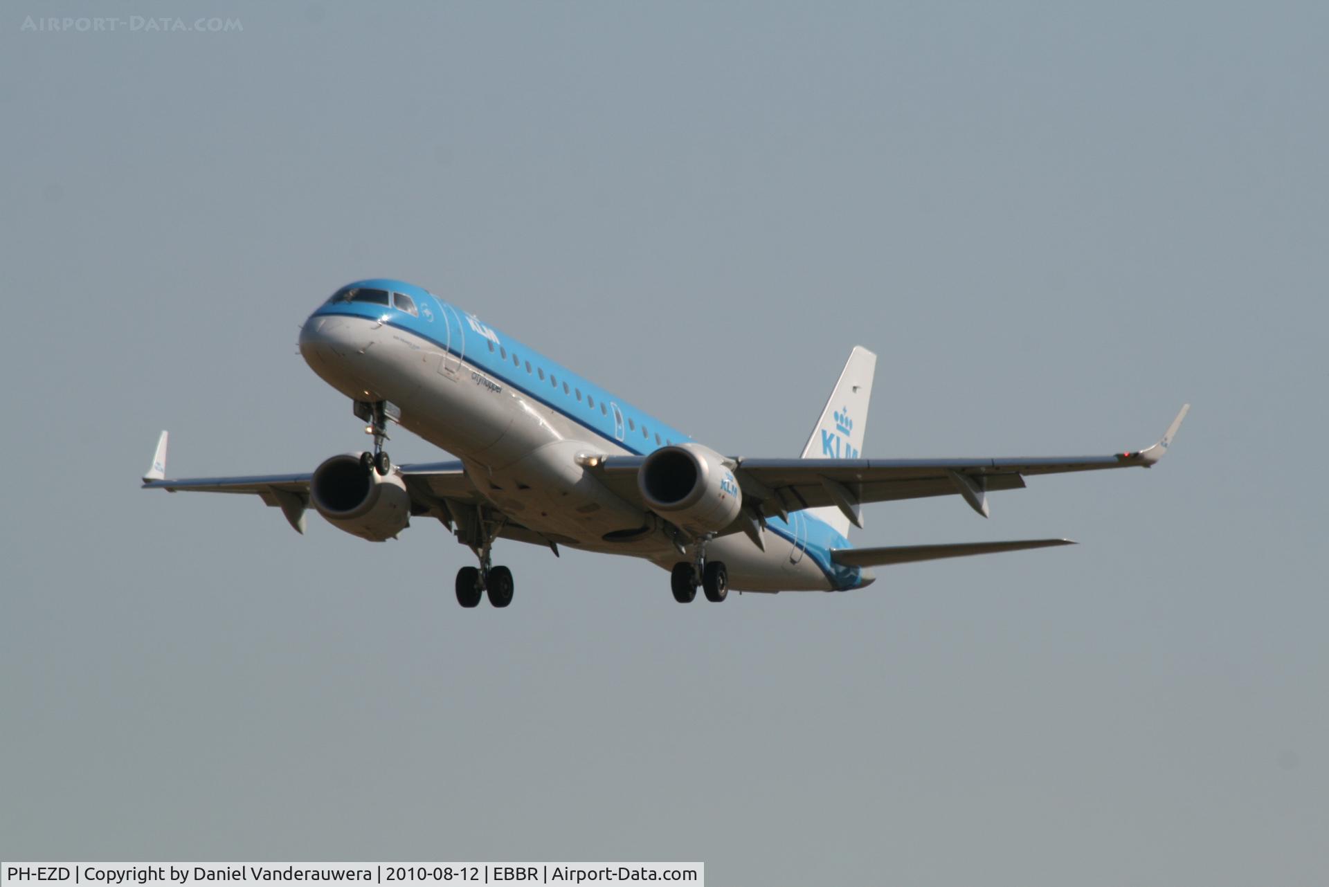 PH-EZD, 2009 Embraer 190LR (ERJ-190-100LR) C/N 19000279, Arrival of flight KL1723 to RWY 25L