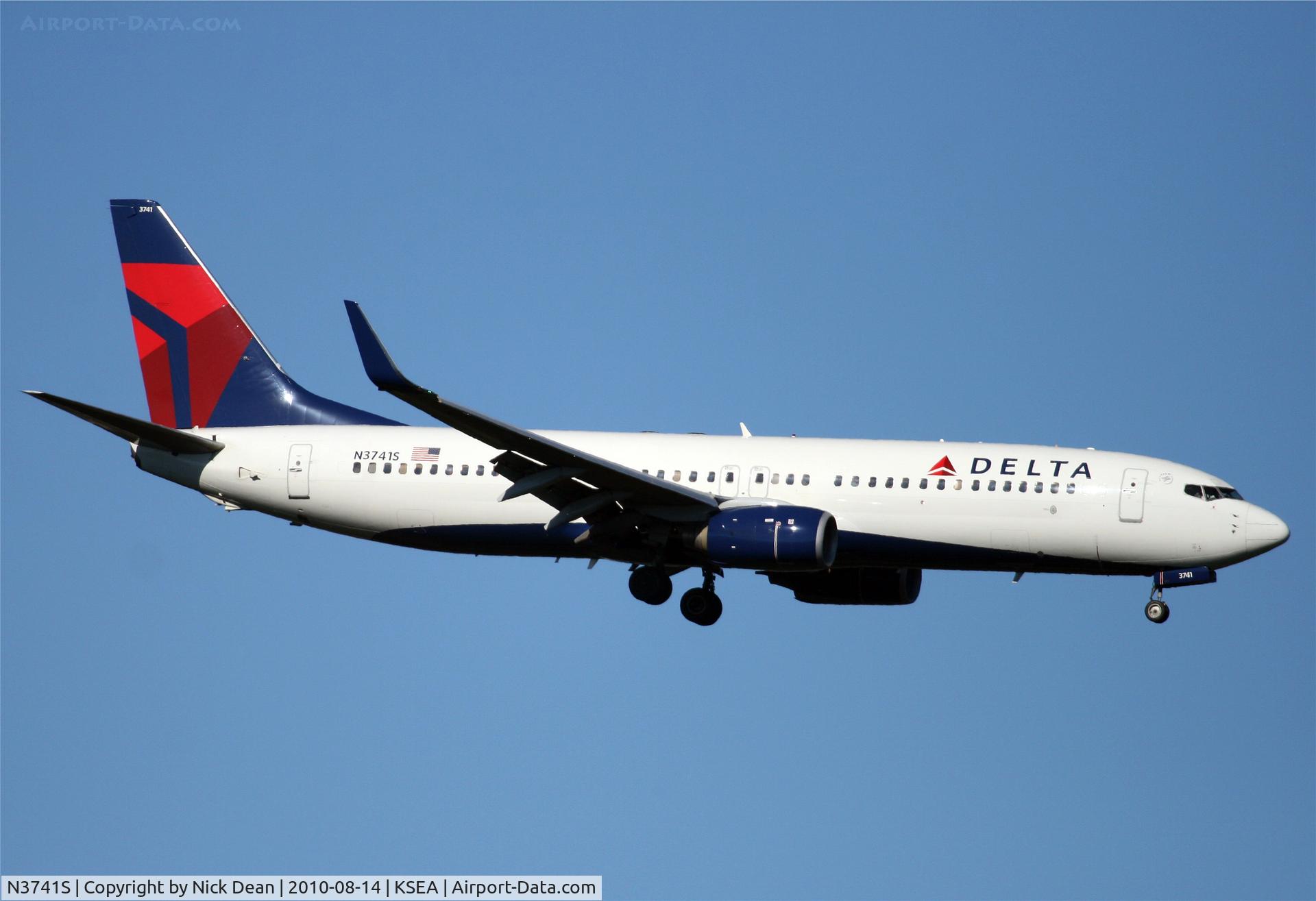 N3741S, 2001 Boeing 737-832 C/N 30487, KSEA