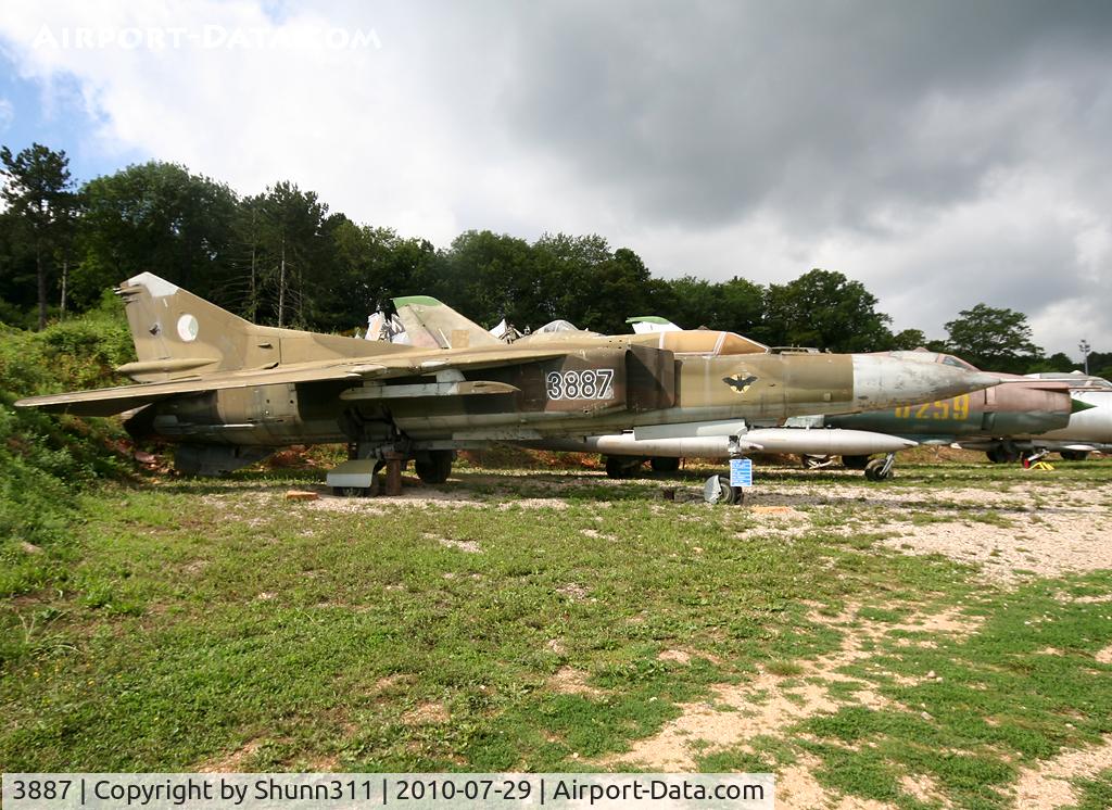 3887, Mikoyan-Gurevich MiG-23MF C/N 0390213887, S/n 0390213887 - Czech Air Force MiG-23MF preserved inside Savigny-les-Beaune Museum...