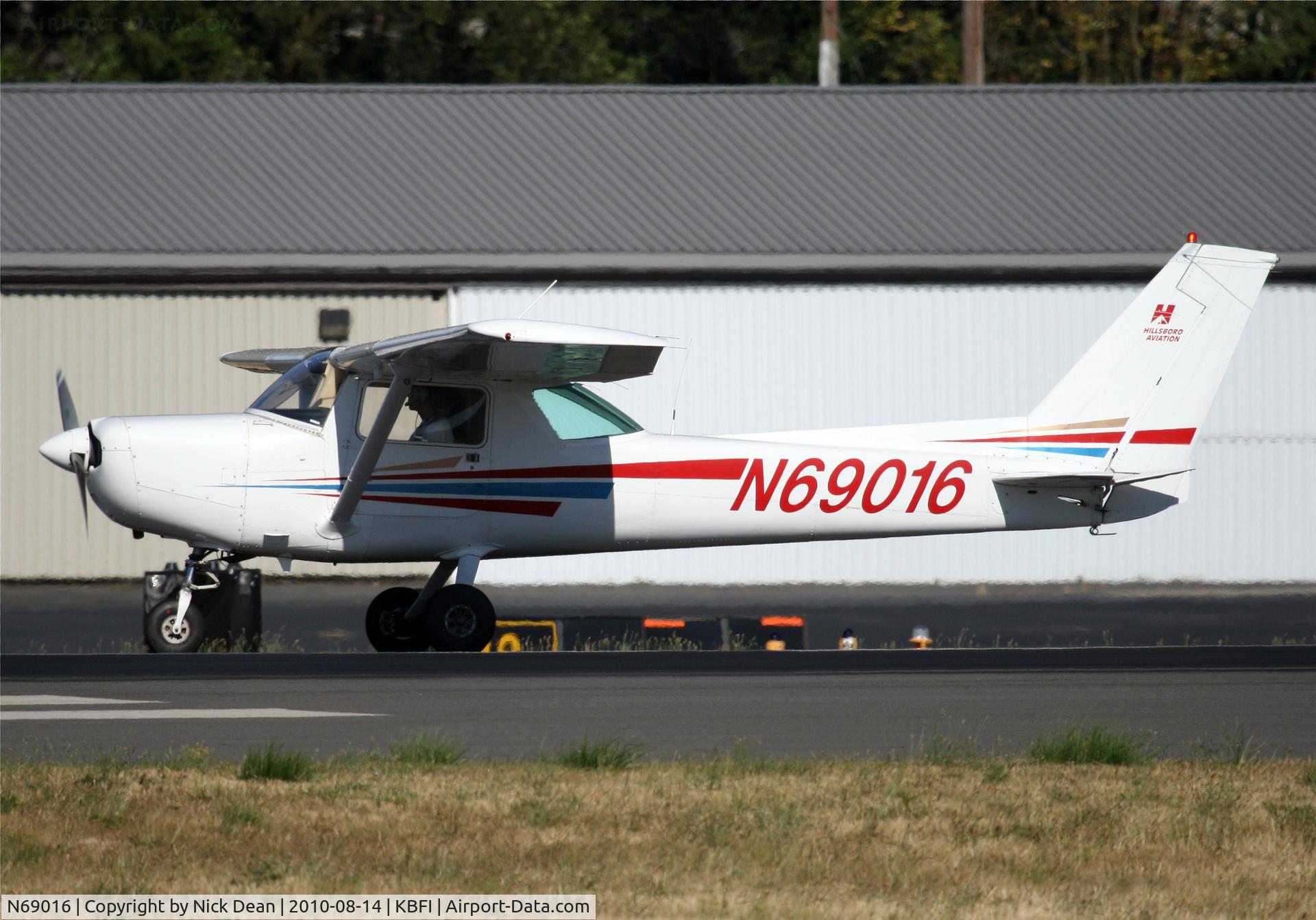 N69016, 1978 Cessna 152 C/N 15282435, KBFI