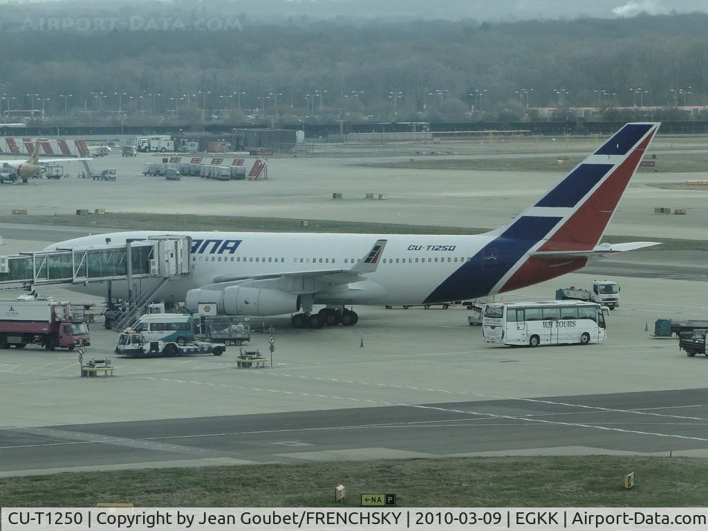 CU-T1250, 2005 Ilyushin IL-96-300 C/N 74393202015, au parking