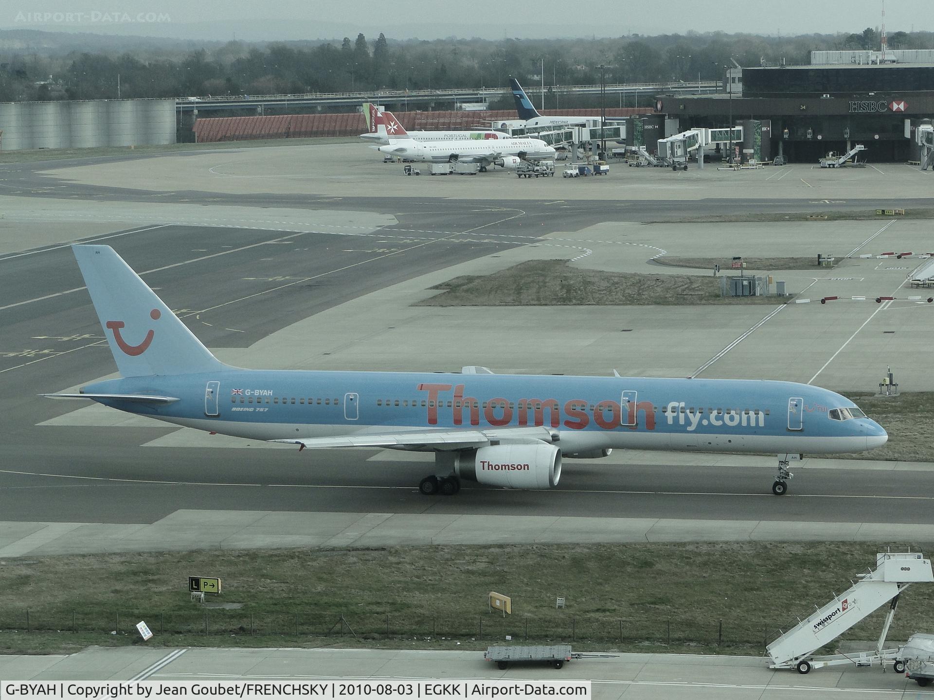G-BYAH, 1992 Boeing 757-204 C/N 26966, au roulage