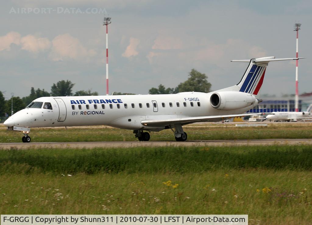 F-GRGG, 1999 Embraer ERJ-145EP (EMB-145EP) C/N 145118, Taking off rwy 23 with modified 'Regional' titles