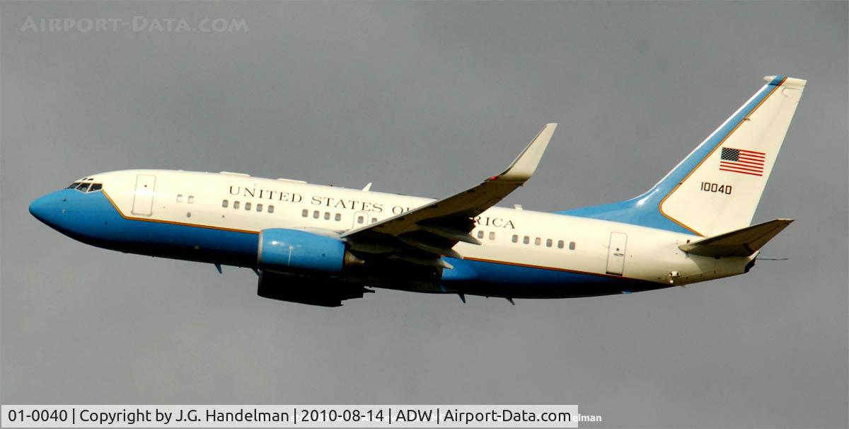 01-0040, 2000 Boeing C-40B (737-7DM BBJ) C/N 29971, take off at Andrews  AFB