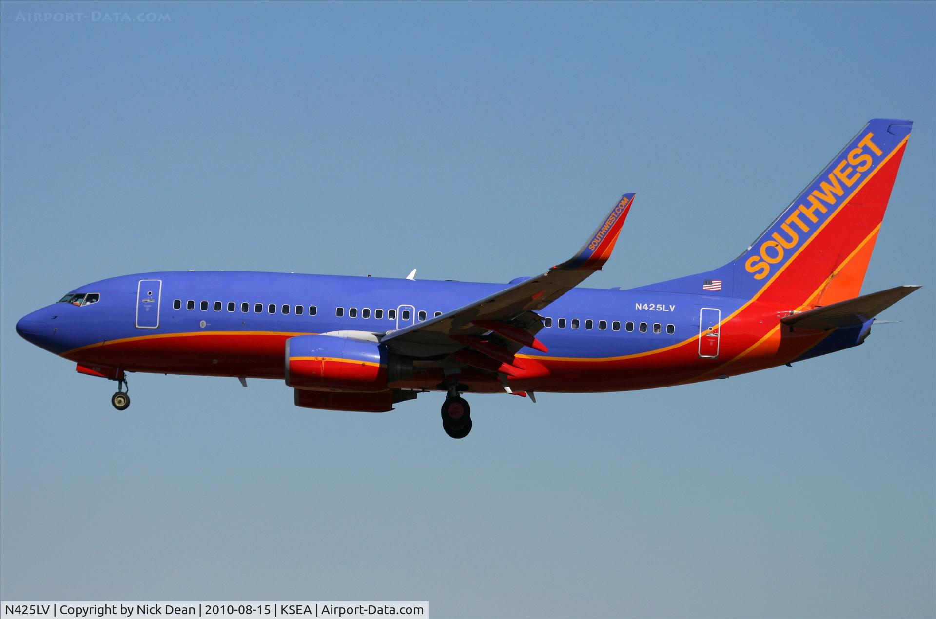 N425LV, 2002 Boeing 737-7H4 C/N 29829, KSEA