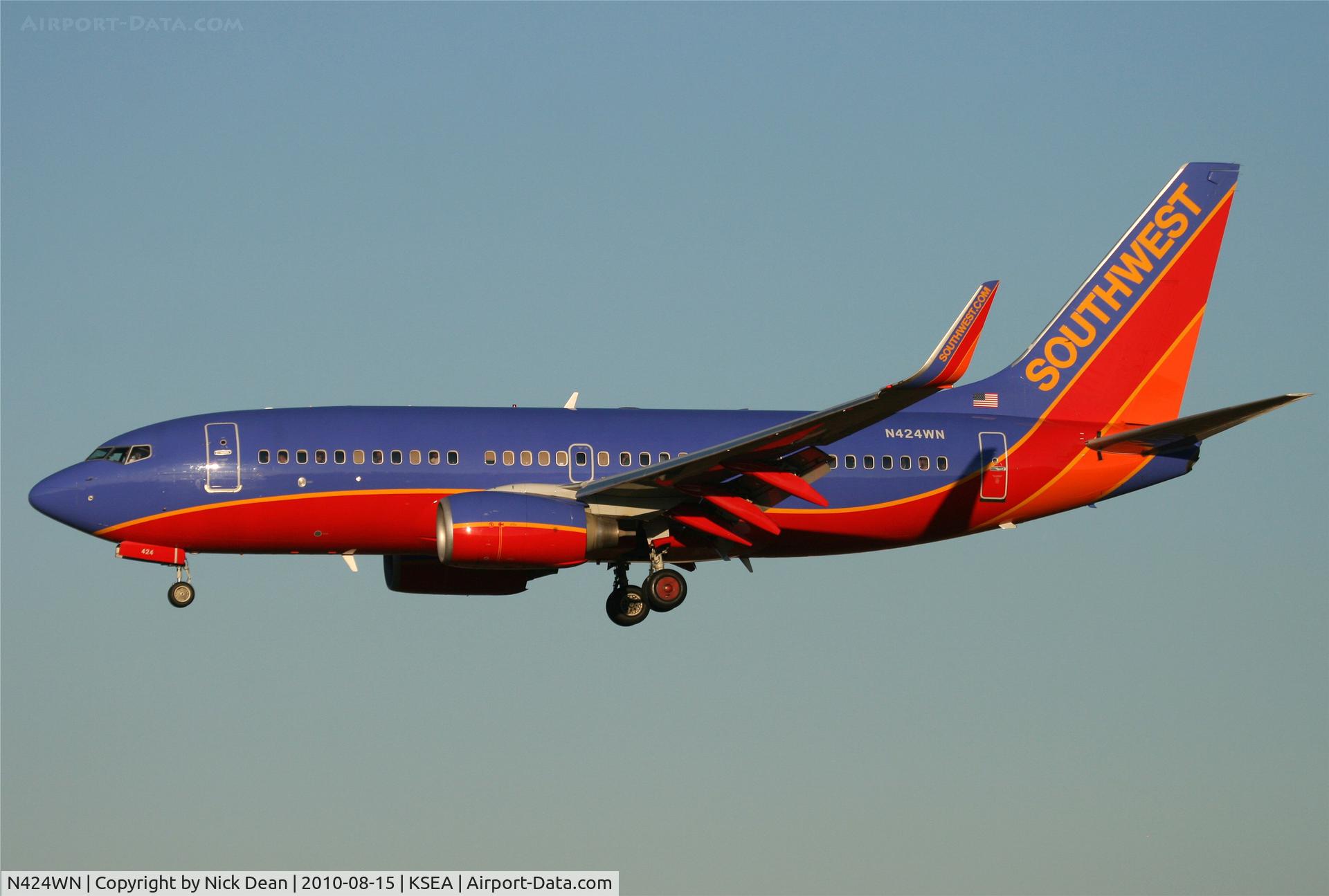 N424WN, 2002 Boeing 737-7H4 C/N 29828, KSEA