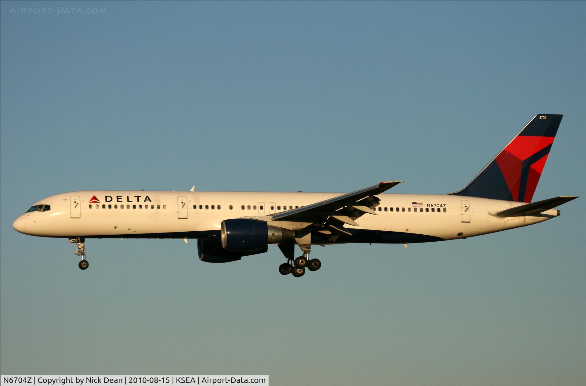 N6704Z, 2000 Boeing 757-232 C/N 30396, KSEA