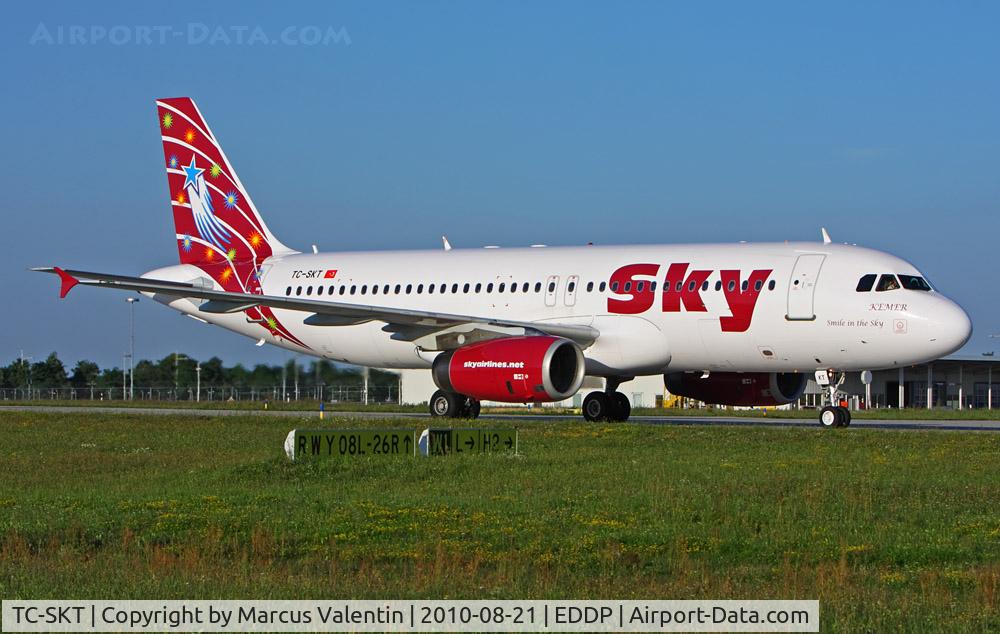 TC-SKT, 2000 Airbus A320-232 C/N 1194, Landing in LEJ / EDDP