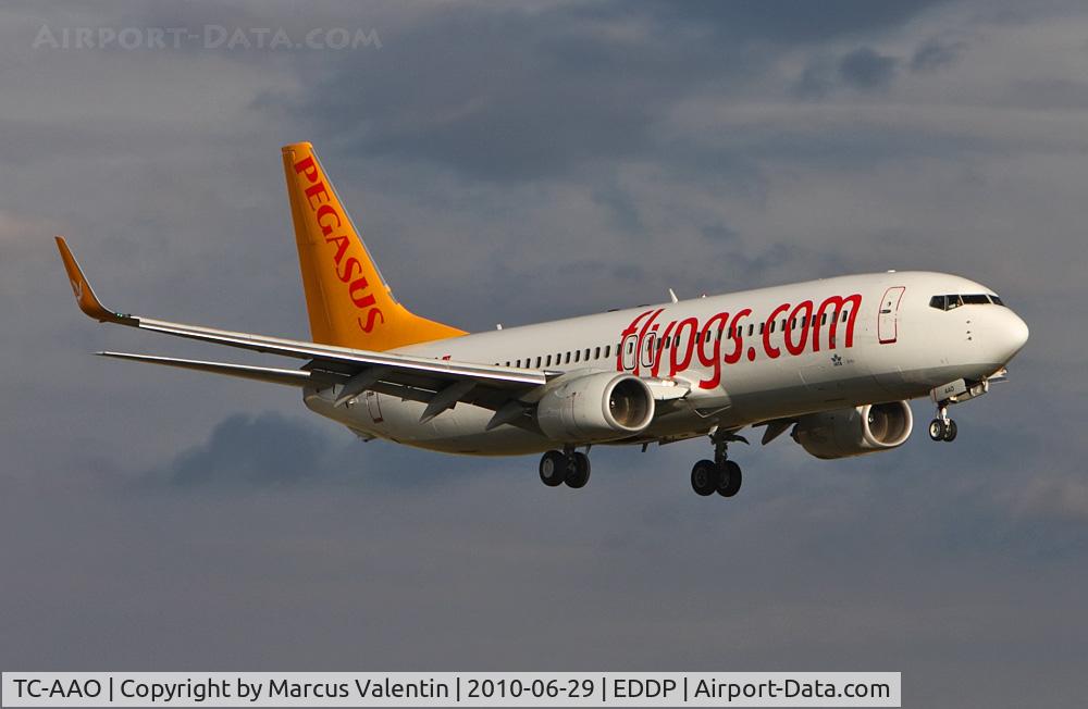 TC-AAO, 2000 Boeing 737-86N C/N 28619, Landing in LEJ