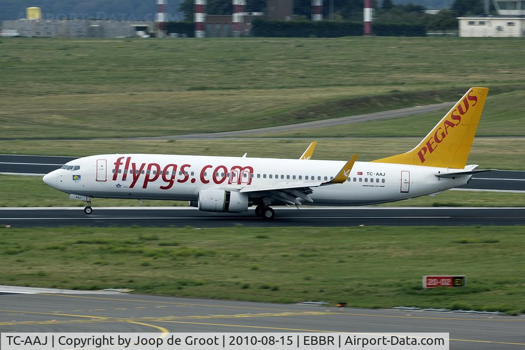 TC-AAJ, 2009 Boeing 737-82R C/N 35702, regular shuttle for the holiday season.