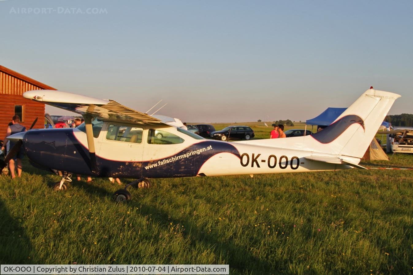 OK-OOO, Cessna R182 II Skylane RG C/N R182-01281, Pink Aviation