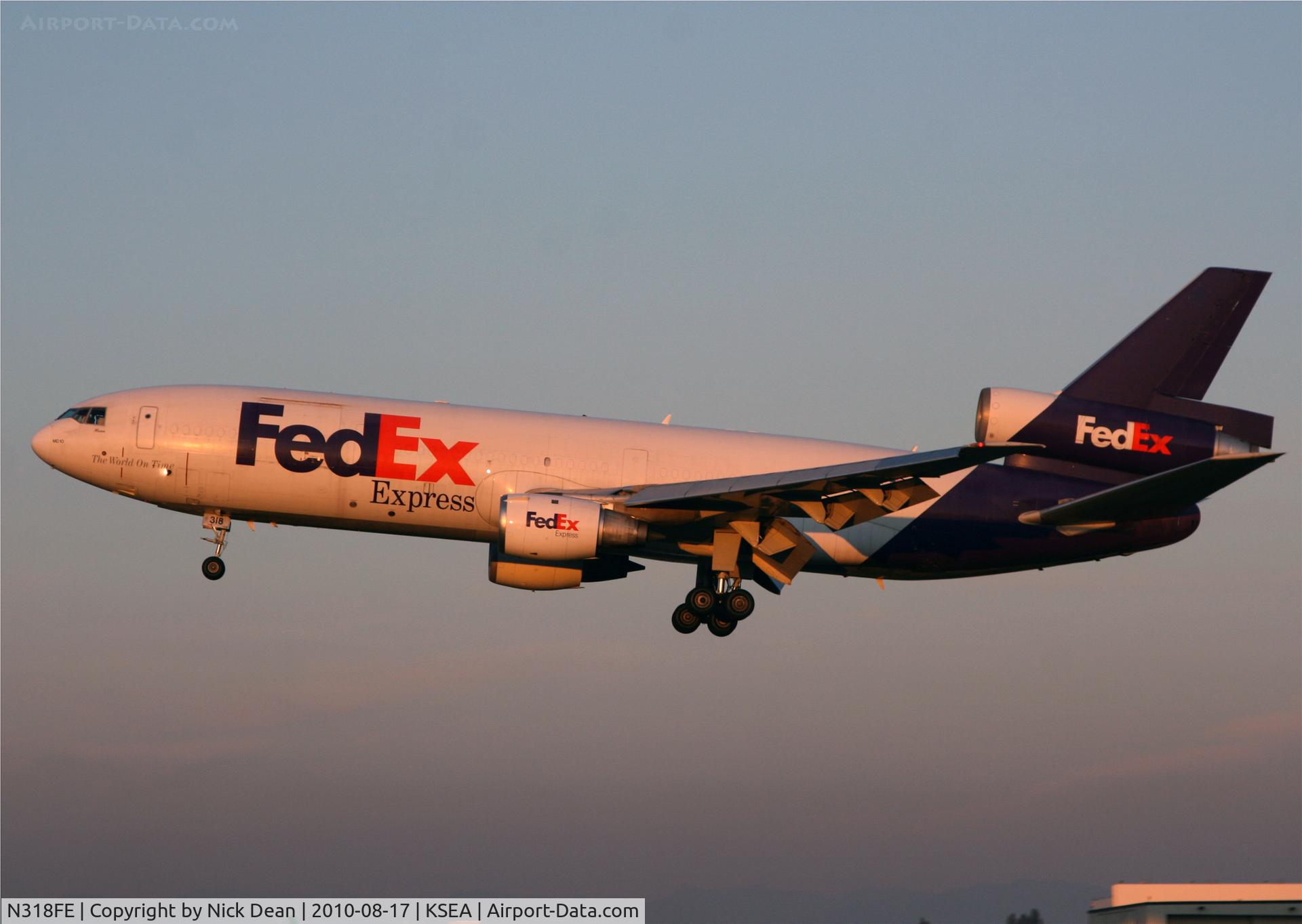 N318FE, 1979 McDonnell Douglas MD-10-30F C/N 46837, KSEA taking advantage of the last vestiges of evening sun