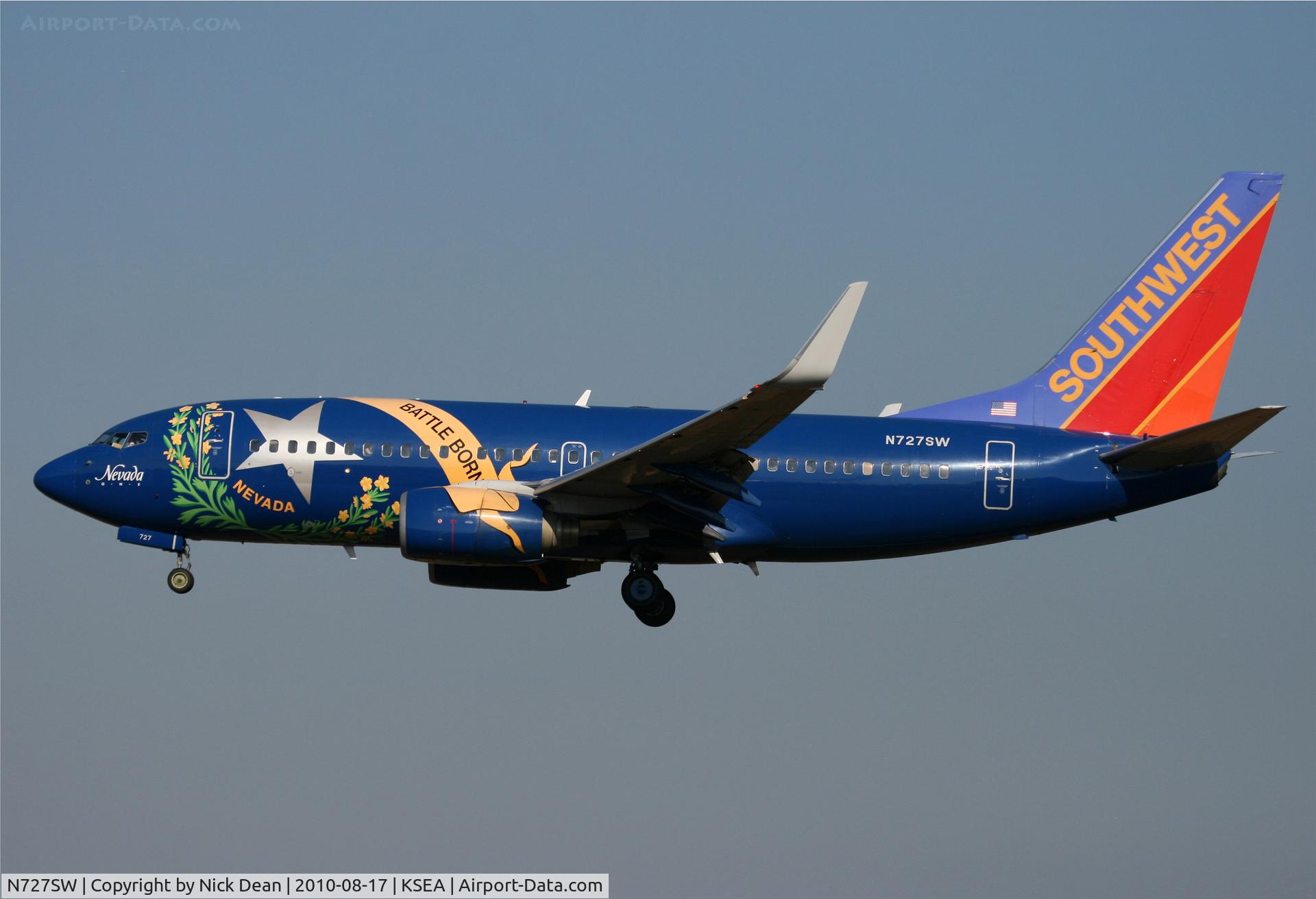 N727SW, 1999 Boeing 737-7H4 C/N 27859, KSEA