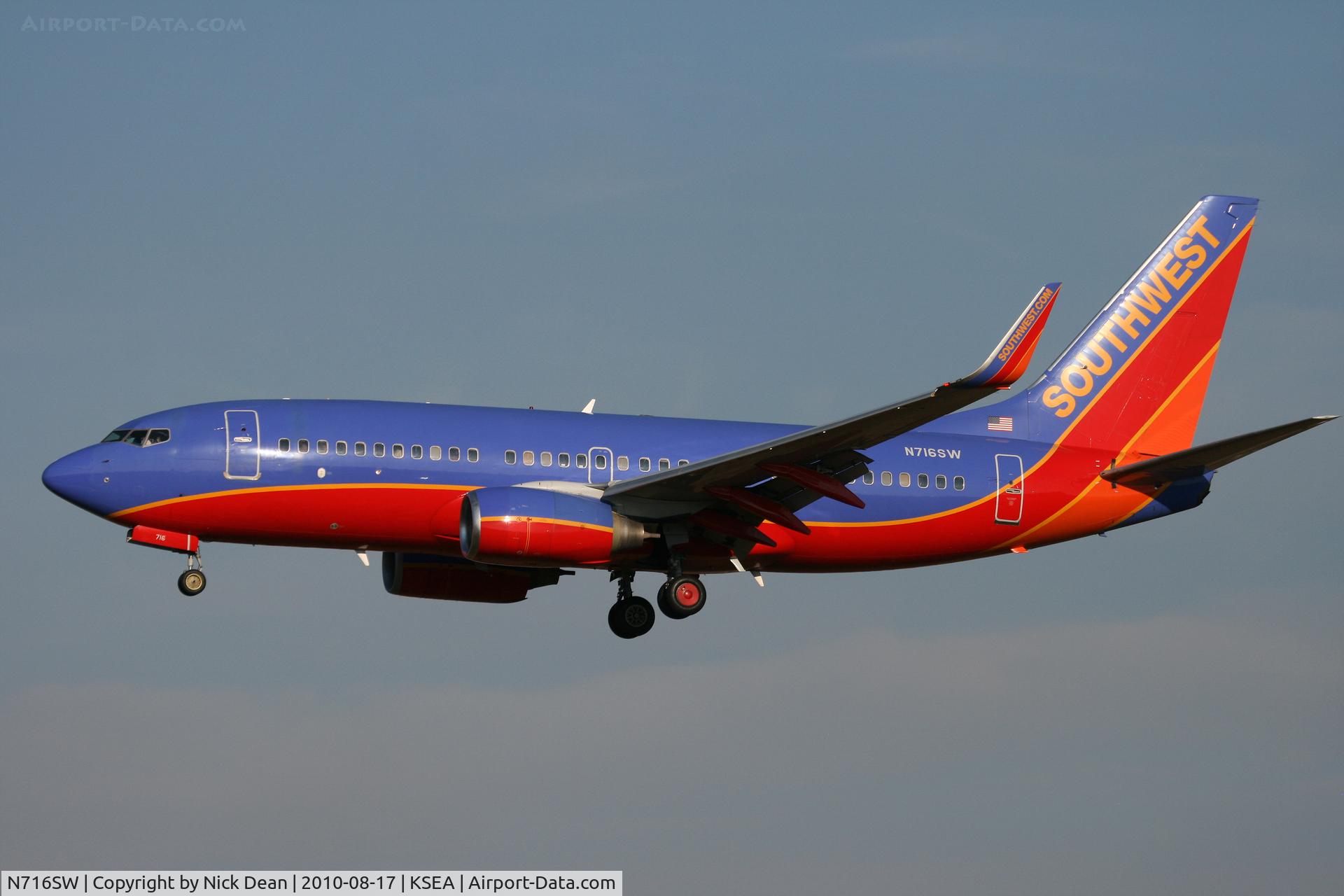 N716SW, 1998 Boeing 737-7H4 C/N 27850, KSEA