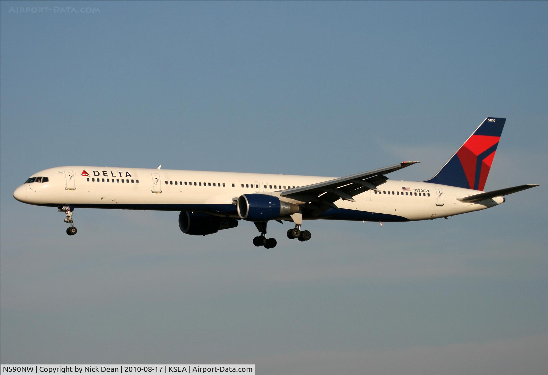 N590NW, 2003 Boeing 757-351 C/N 32990, KSEA