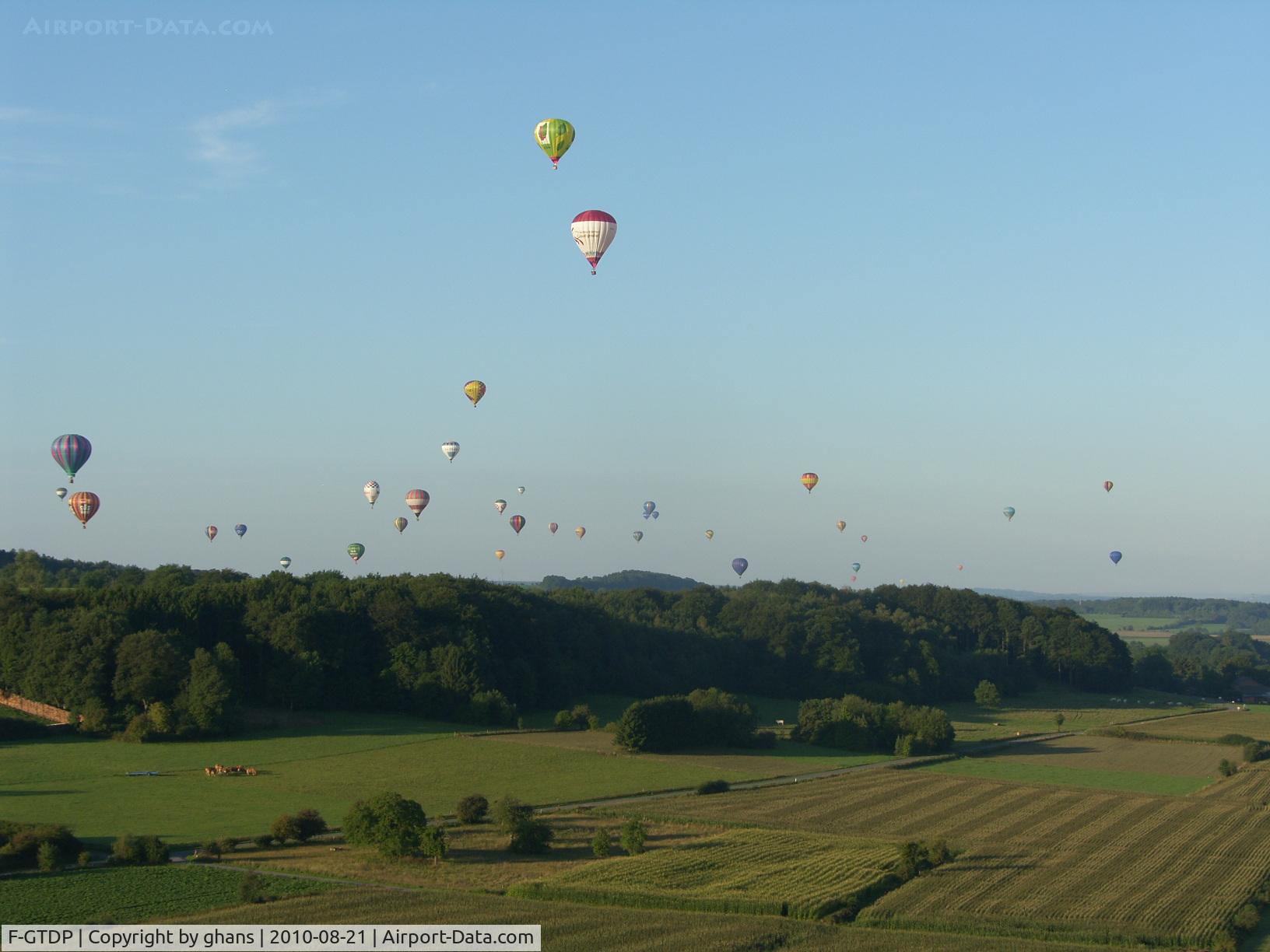F-GTDP, Llopis Balloons MA 30 C/N 180, Foxhunt - 36 balloons are chasing us