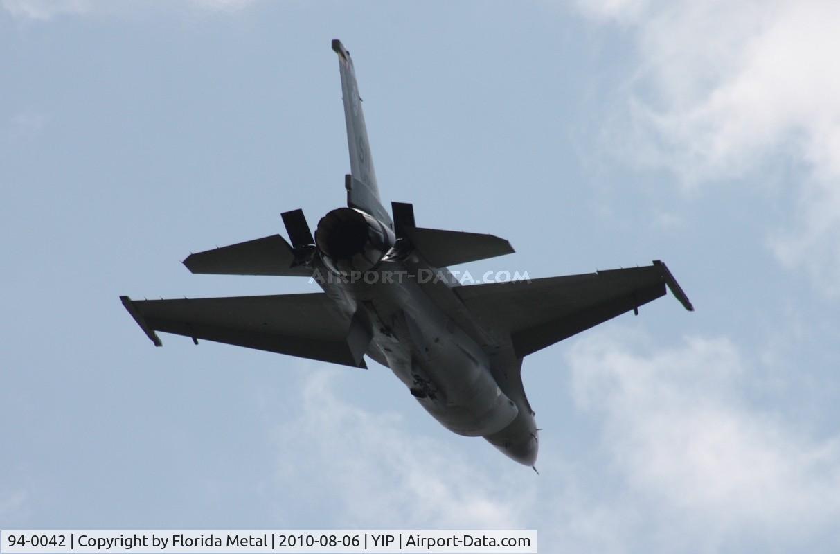 94-0042, Lockheed F-16CM Fighting Falcon C/N CC-194, F-16 practicing for show next day