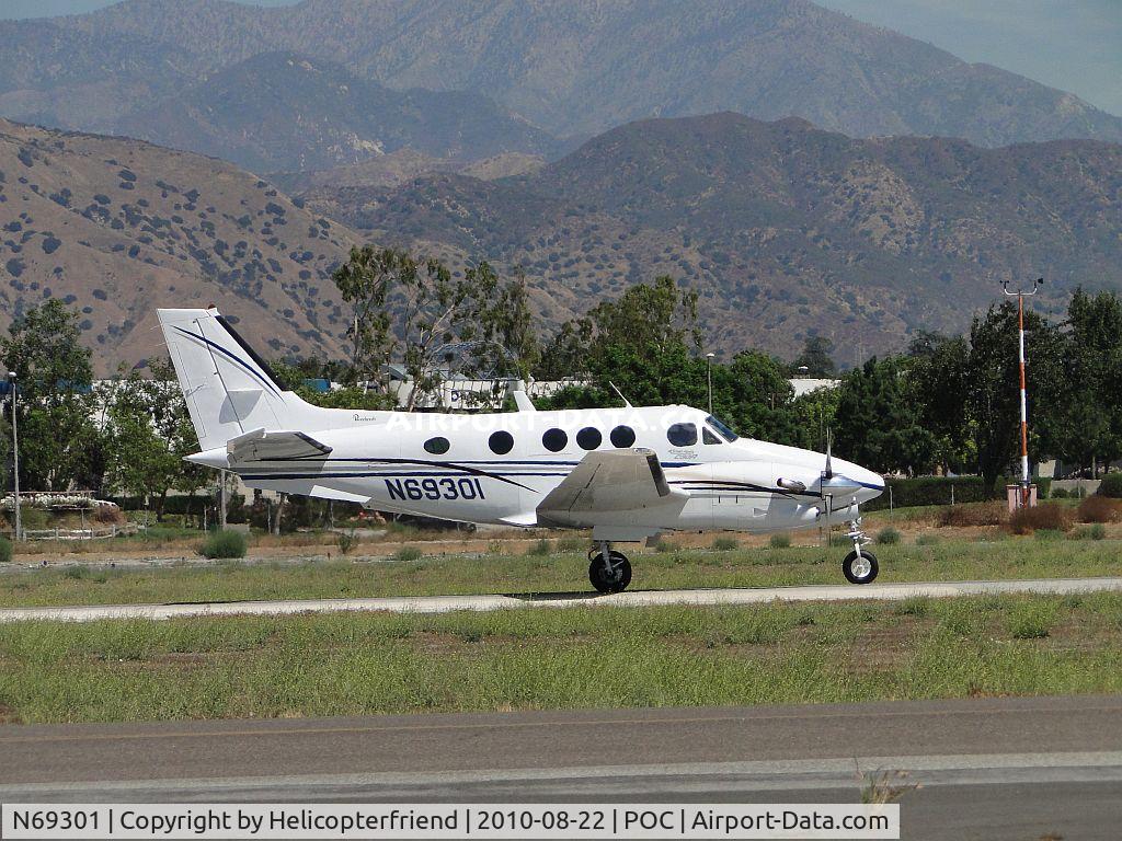 N69301, 1984 Beech C90 King Air C/N LJ-1079, Slowing down to turn at 