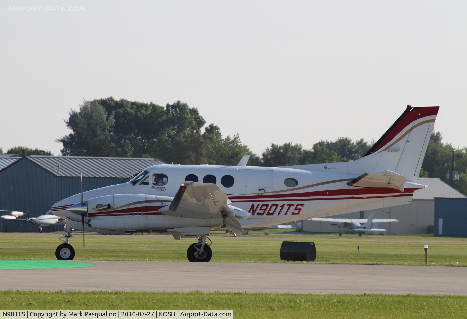 N901TS, 1996 Raytheon Aircraft Company C90A C/N LJ-1458, Beech C90A