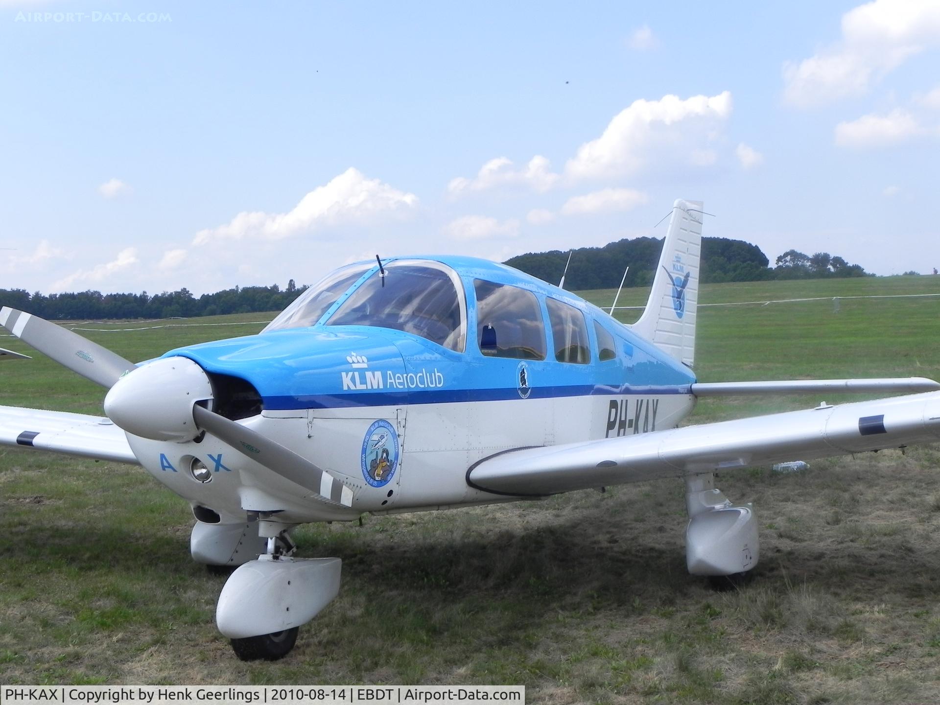 PH-KAX, 1986 Piper PA-28-181 Archer C/N 2890001, Schaffen - Diest , Belgium. Oldtimer Fly- In August 2010 

New sticker on the nose.