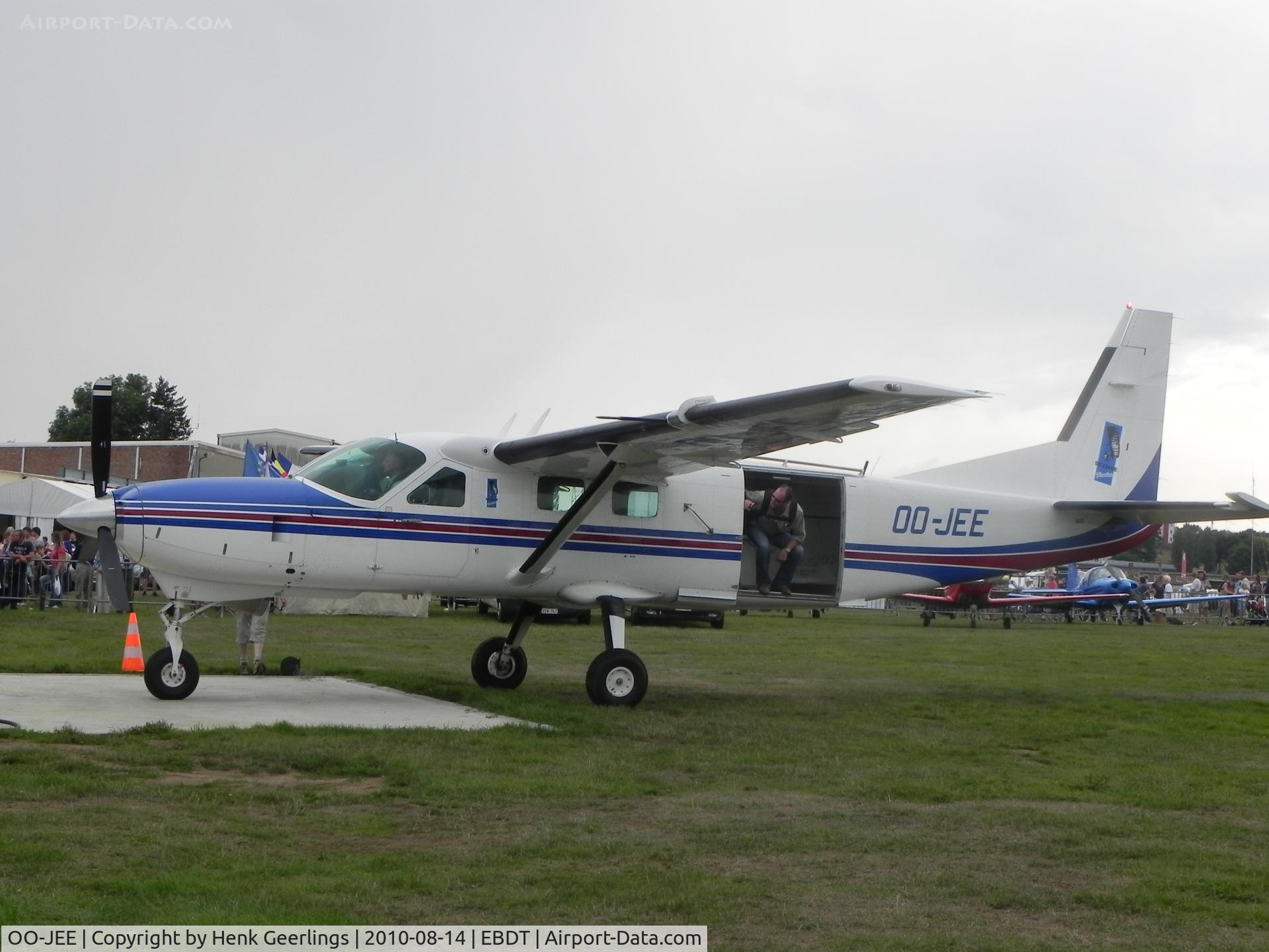 OO-JEE, 2001 Cessna 208B Grand Caravan C/N 208B0879, Schaffen - Diest , Belgium. Oldtimer Fly- In August 2010
