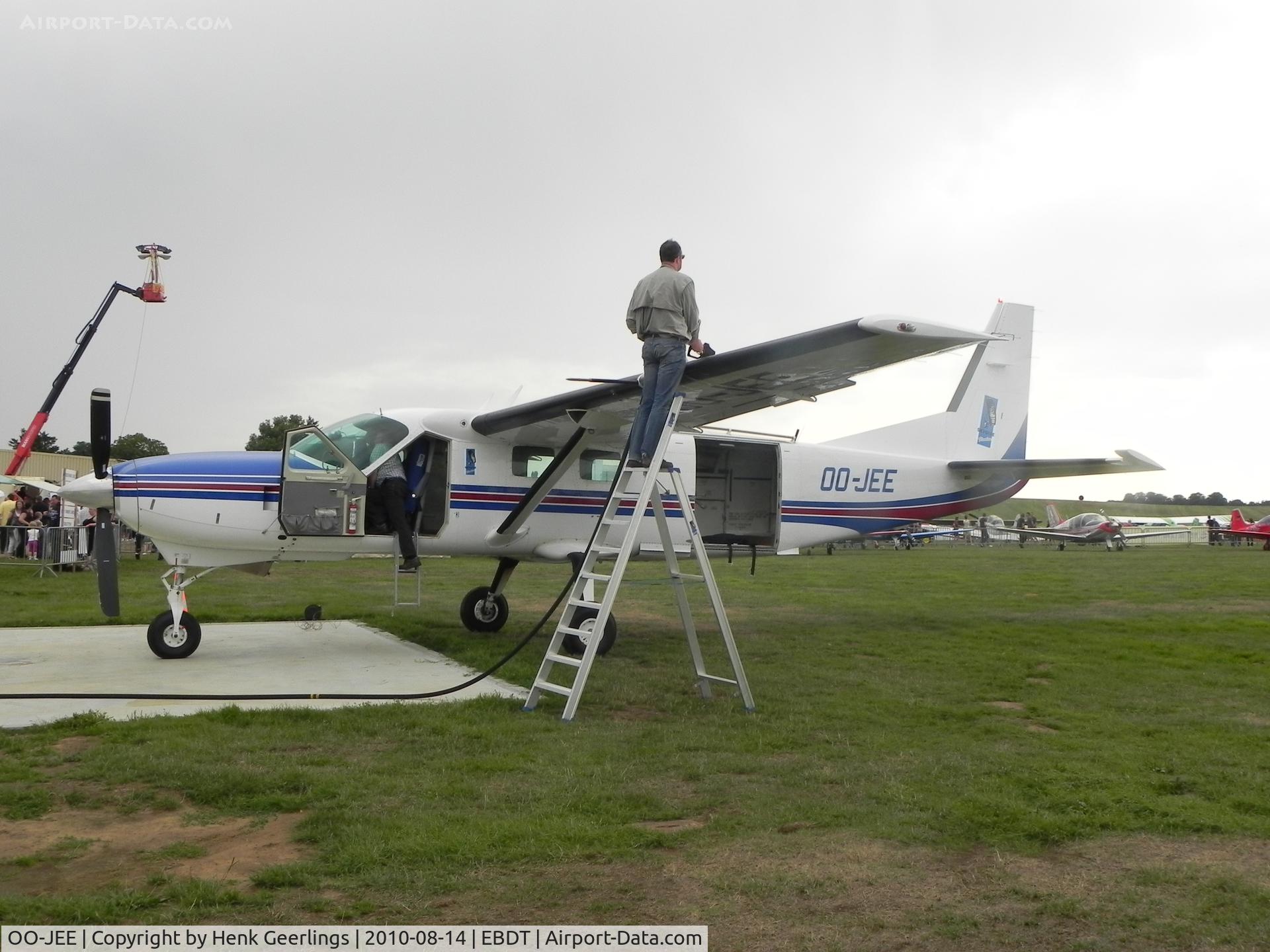 OO-JEE, 2001 Cessna 208B Grand Caravan C/N 208B0879, Schaffen - Diest , Belgium. Oldtimer Fly- In August 2010 

Para club Vlaanderen