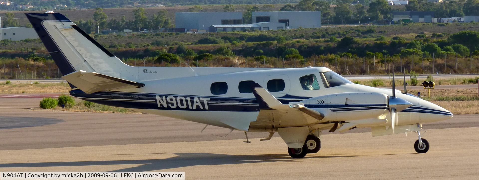 N901AT, 1974 Beech B-60 Duke C/N P-272, Arrival after landing in 18.