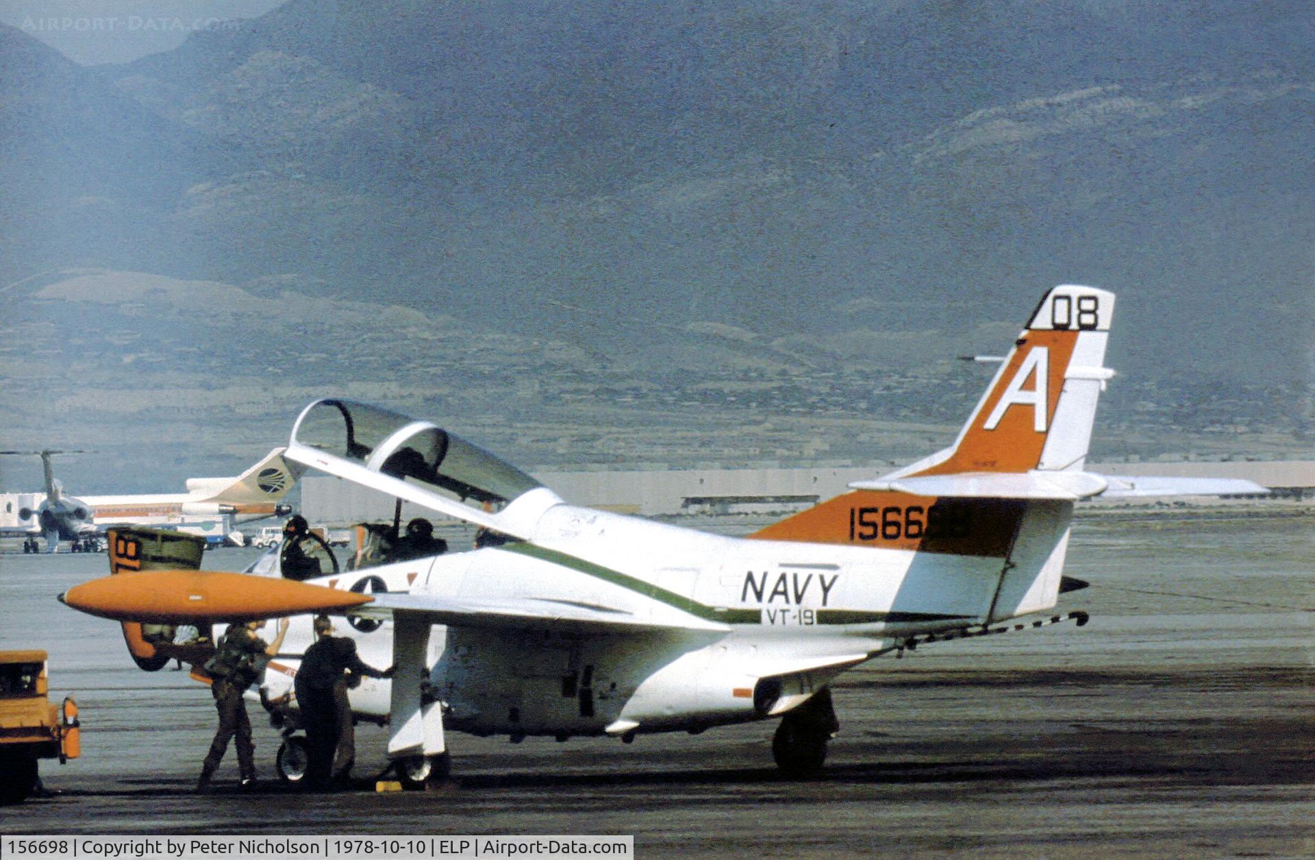 156698, North American T-2C Buckeye C/N 318-13, T-2C Buckeye of Training Squadron VT-19 on transit through El Paso in October 1978.