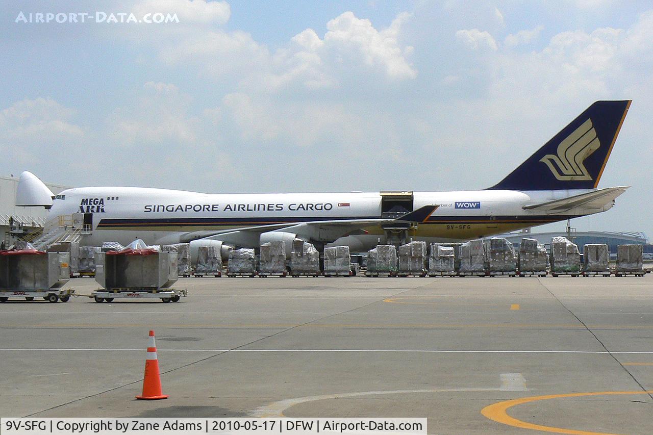 9V-SFG, 1998 Boeing 747-412F/SCD C/N 26558, Singapore Air Freight at DFW airport west freight.