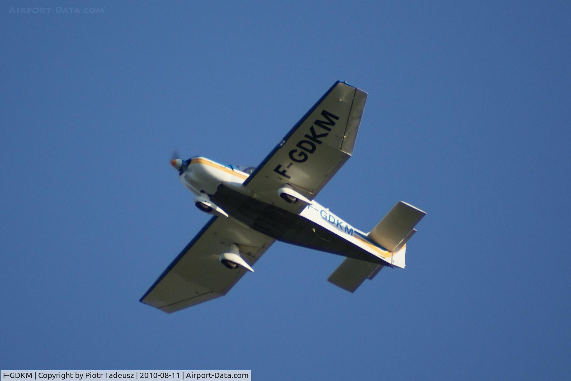 F-GDKM, Robin DR-400-140B Major C/N 1615, over St. Michele, France