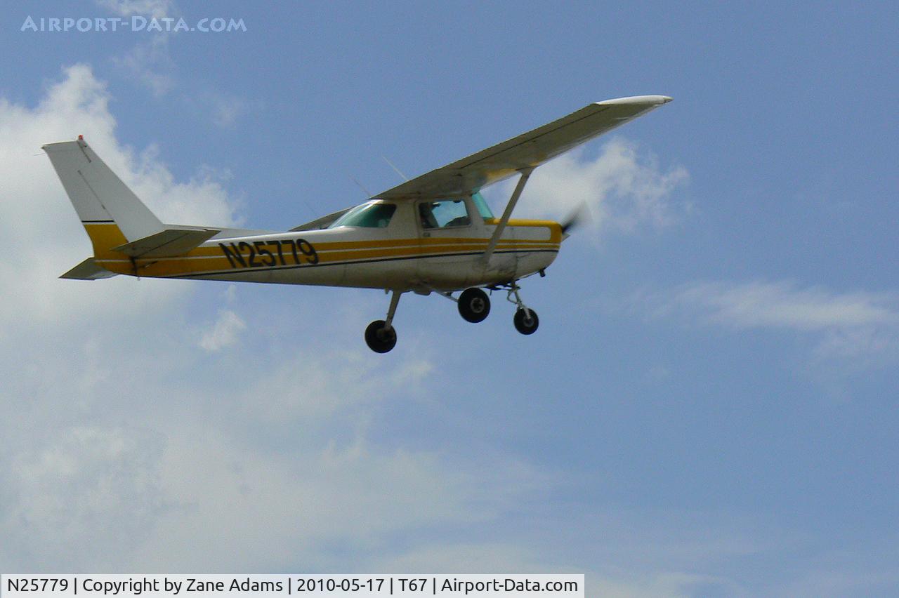 N25779, 1977 Cessna 152 C/N 15280780, At Hicks Field Airport