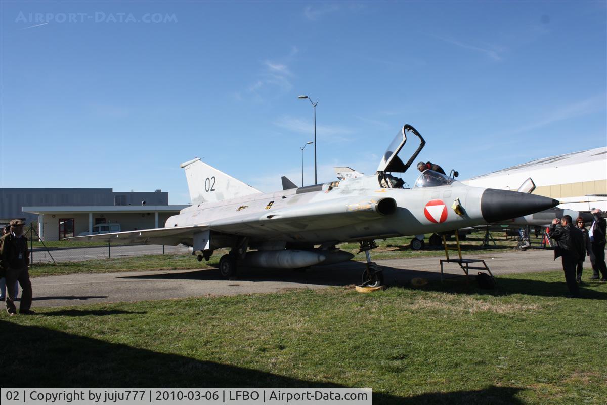 02, Saab J-35Oe MkII Draken C/N 35-1402, on display at Ailes Anciennes Toulouse