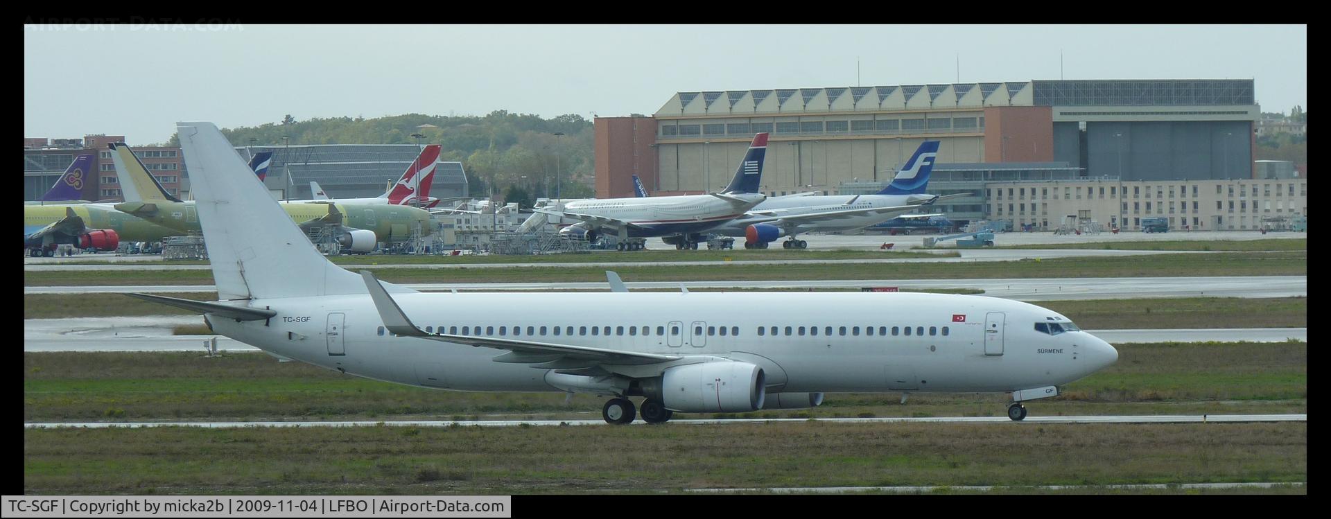 TC-SGF, 2002 Boeing 737-83N C/N 28249, Arrival after landing.