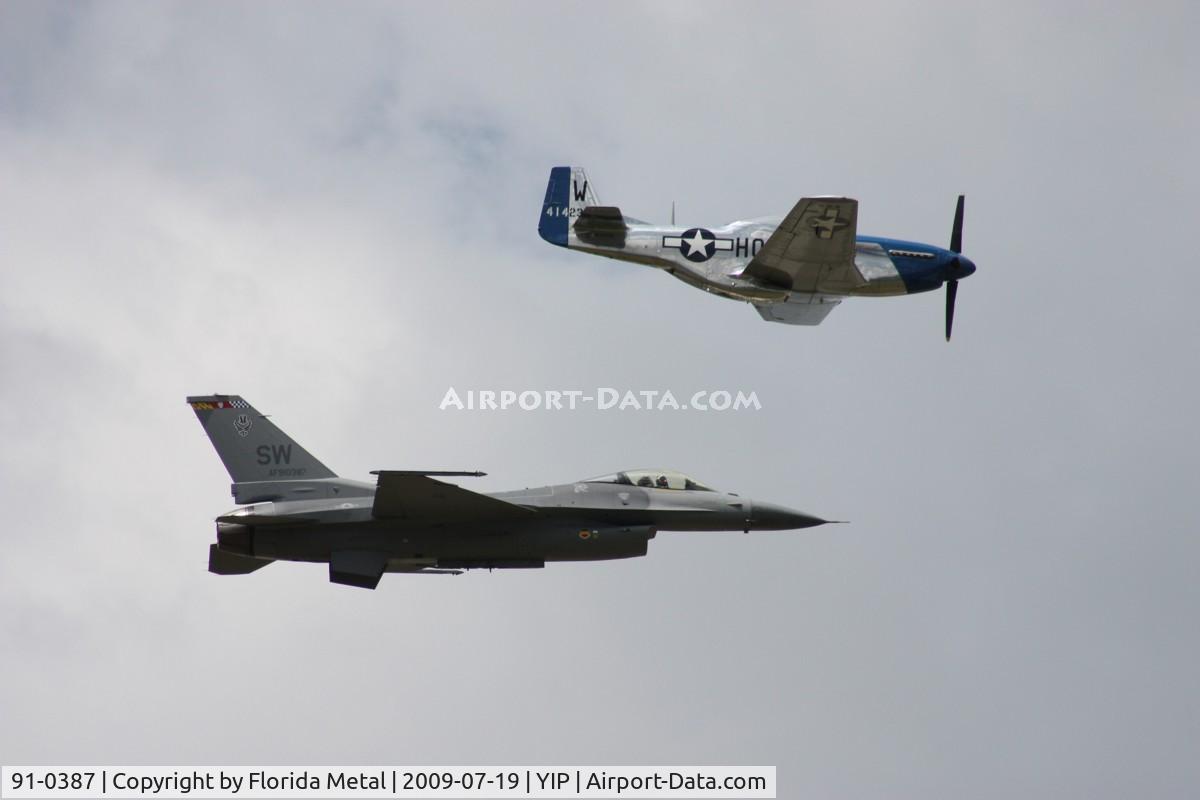 91-0387, 1991 General Dynamics F-16CM Fighting Falcon C/N CC-85, With P-51D heritage flight