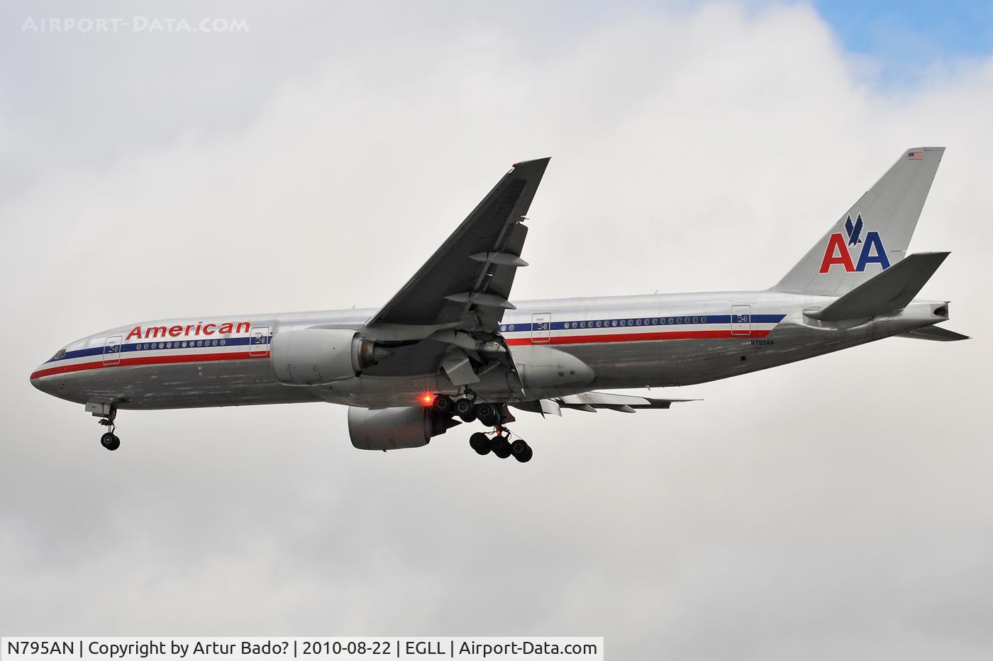 N795AN, 2000 Boeing 777-223 C/N 30257, American