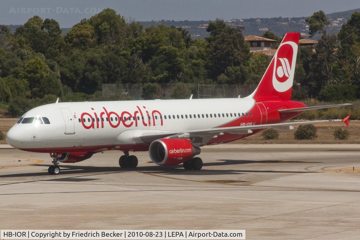 HB-IOR, 2009 Airbus A320-214 C/N 4033, taxying to the gate