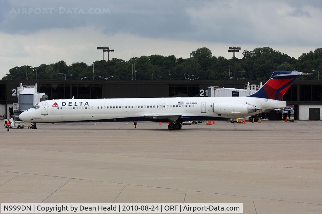 N999DN, 1992 McDonnell Douglas MD-88 C/N 53371, Delta Air Lines N999DN (FLT DAL116) pushed back from Gate B23 with a destination of Hartsfield-Jackson Atlanta Int'l (KATL). Teri is on board this aircraft.