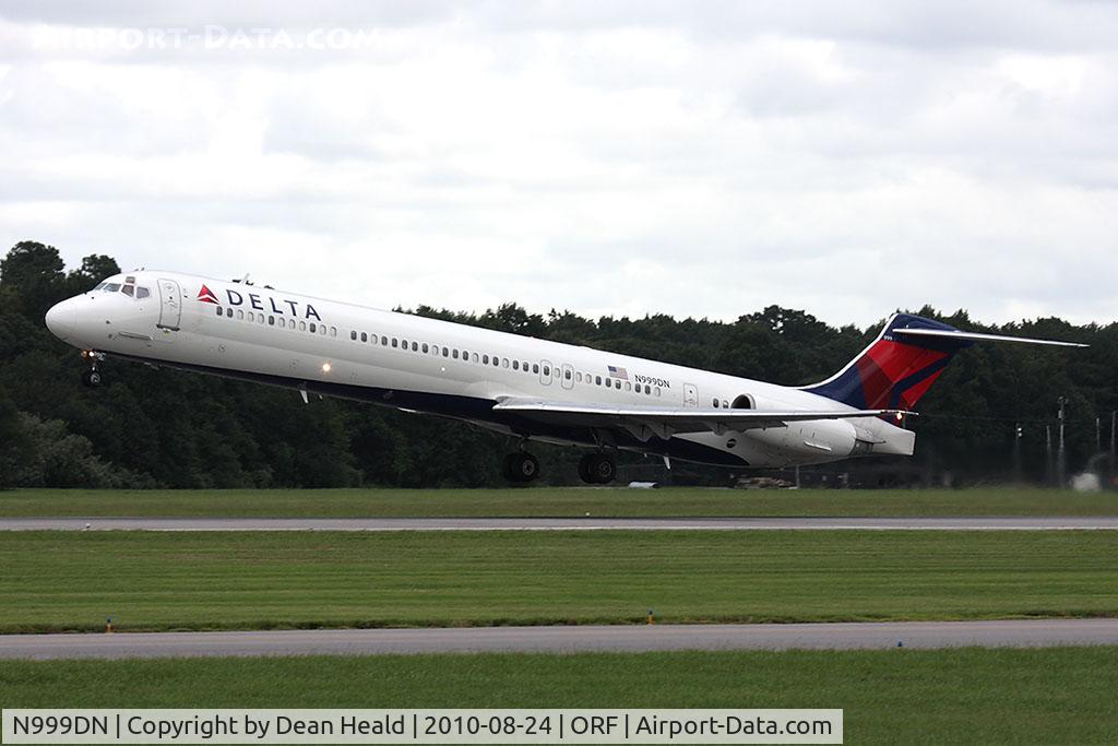 N999DN, 1992 McDonnell Douglas MD-88 C/N 53371, Delta Air Lines N999DN (FLT DAL116) departing RWY 5 en route to Hartsfield-Jackson Atlanta Int'l (KATL).  Teri is on board.