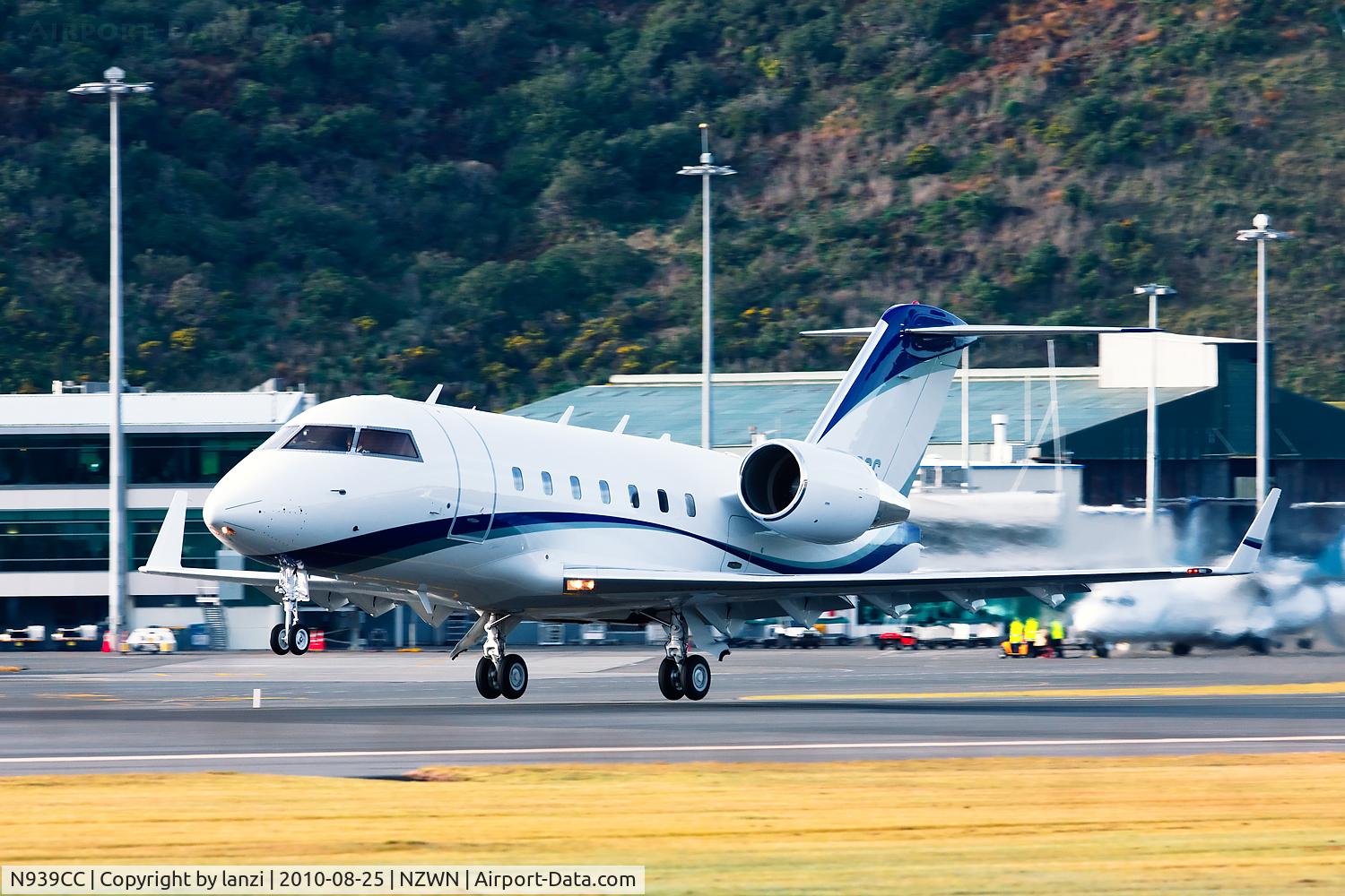 N939CC, 1992 Canadair Challenger 601-3A (CL-600-2B16) C/N 5124, Plane taking off from Wellington International Airport on August 25th 2010