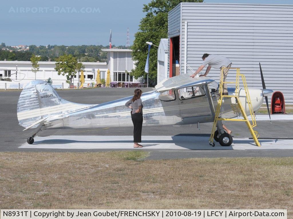 N8931T, Cessna 182C Skylane C/N 52831, Cessna 182 privé, à la pompe