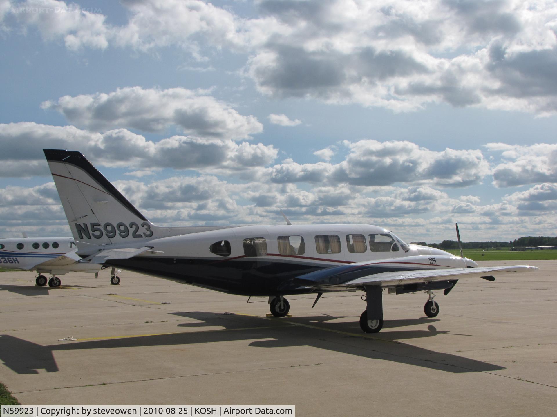 N59923, 1975 Piper PA-31-350 Chieftain C/N 31-7552040, Orion Ramp @ KOSH